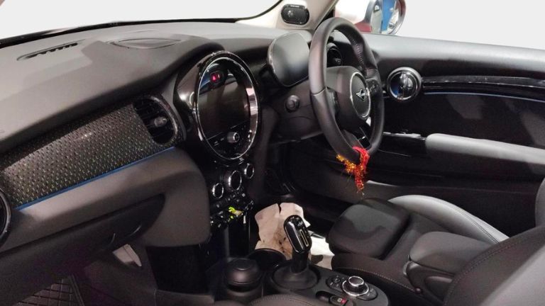 Mini Hatchback Cars Interior view - Used MINI Cars