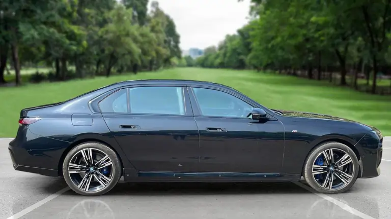 buy used BMW i7 M Sport